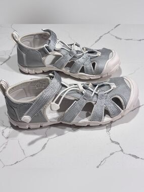 Keen Silver Glitter Moxie Sandals Waterproof Outdoor Hiking Play Shoes Girls 4